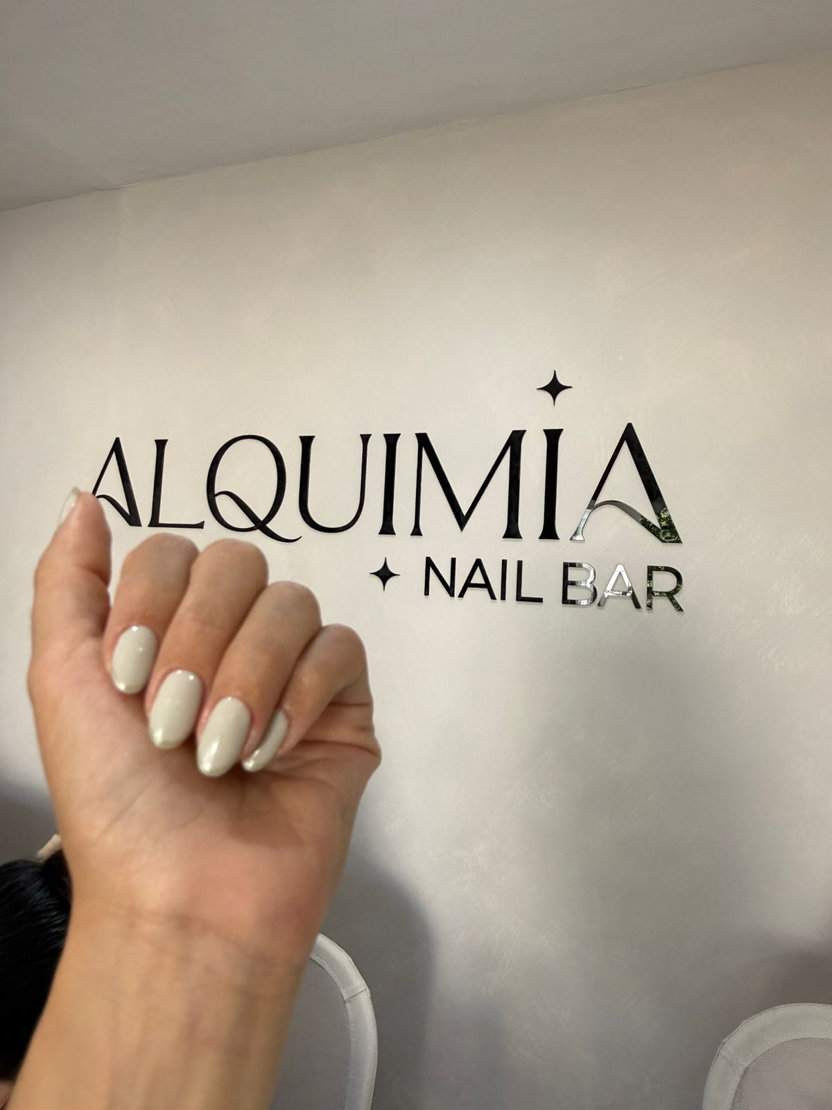 Uñas polka dots - diseños nail Guadalajara