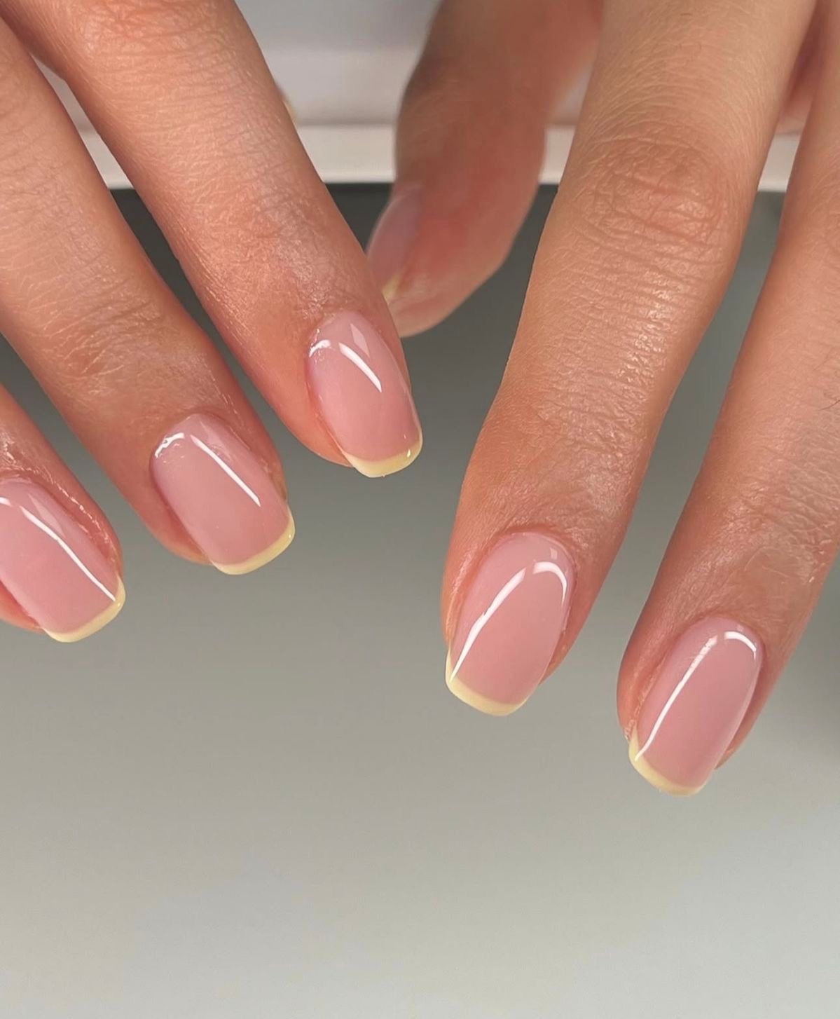 Uñas verde sage - manicure Guadalajara